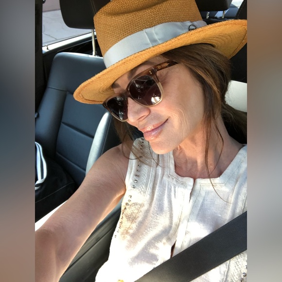 Meet your Posher, Ava - Picture 4 of 5